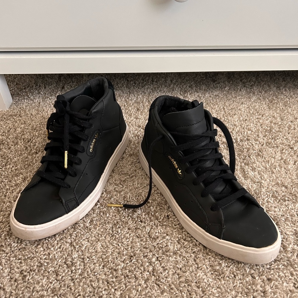 Adidas Originals Women's Sleek Mid Sneaker - Size 5 Black